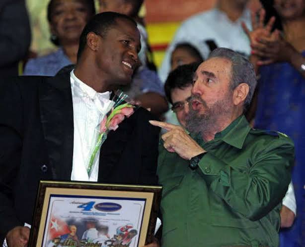FÉLIX SAVÓN, DE MITO OLÍMPICO DEL BOXEO A BUSCAR COMIDA EN UN BASURERO DE LA HABANA