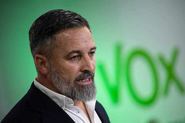 ¡EN ESPAÑA YA NO CABE NADIE MÁS! ABASCAL EXIGE LA DEPORTACIÓN DE ILEGALES Y DELINCUENTES