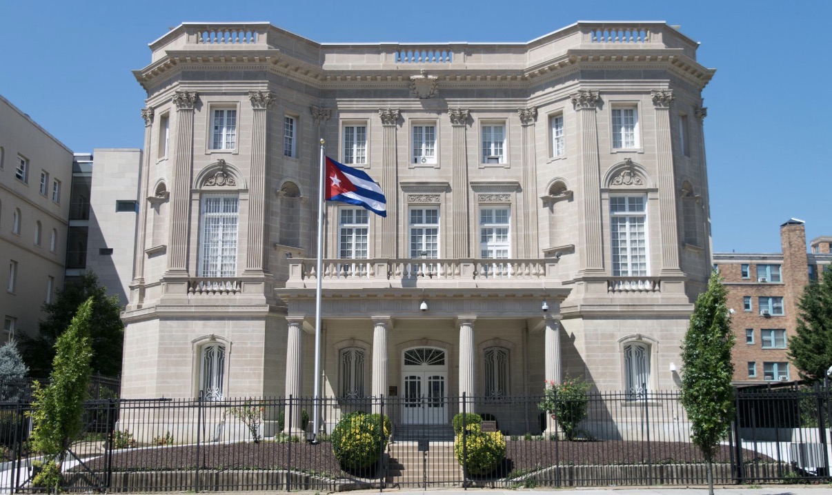 LUJOS Y PRIVILEGIOS DE LA DIPLOMACIA CASTRISTA MIENTRAS CUBA SUCUMBE EN LA MISERIA